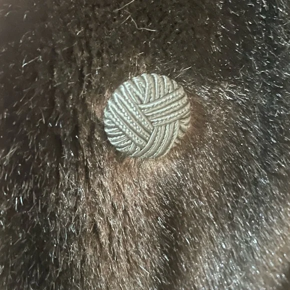 Gorgeous vintage Hillmoor faux fur coat. In excellent condition. - Picture 4 of 10